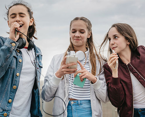 Peer interaction pattern